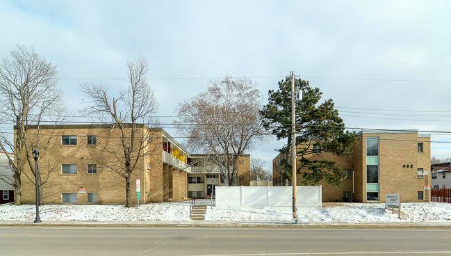 Building Photo - College Park