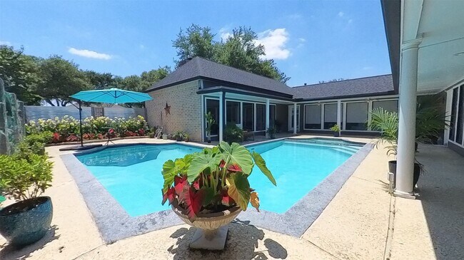 Building Photo - 3339 Country Club Blvd