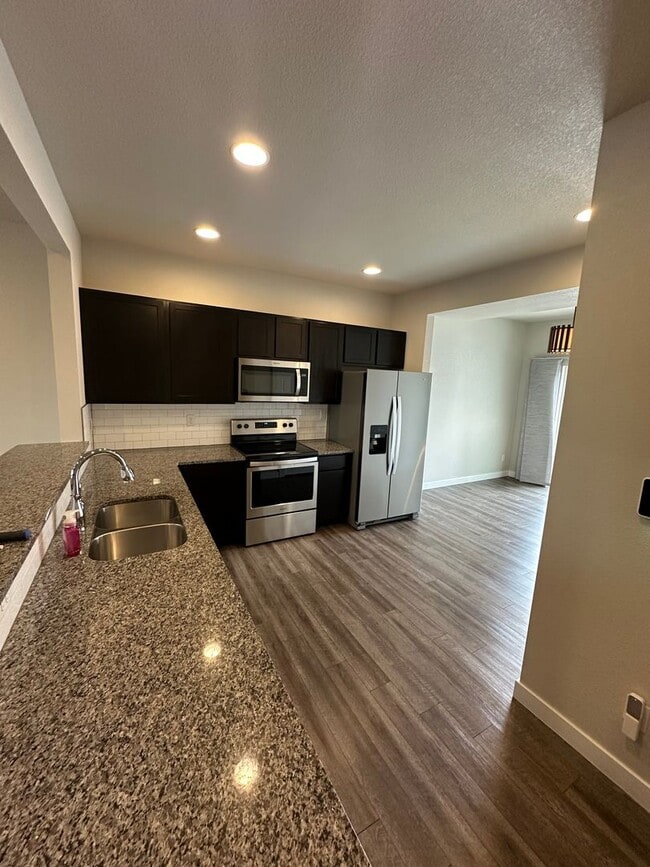 Building Photo - Amazing 3 bedroom townhome in Windsor!