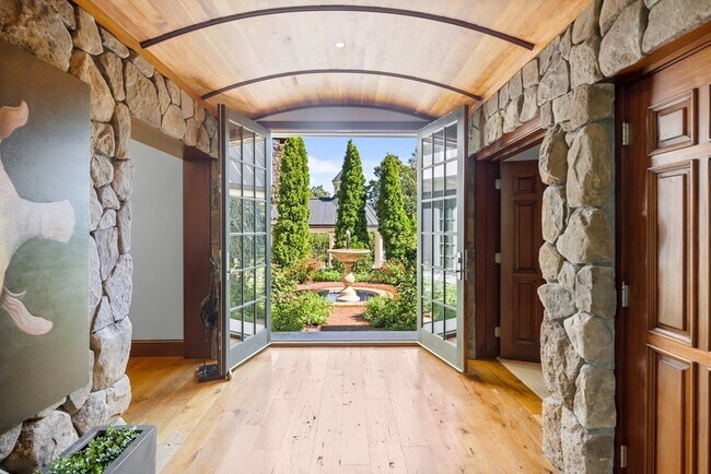 Building Photo - 100 Summer St