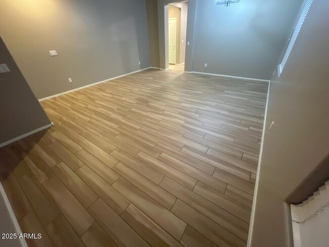 Building Photo - 1168 W Desert Hollow Dr