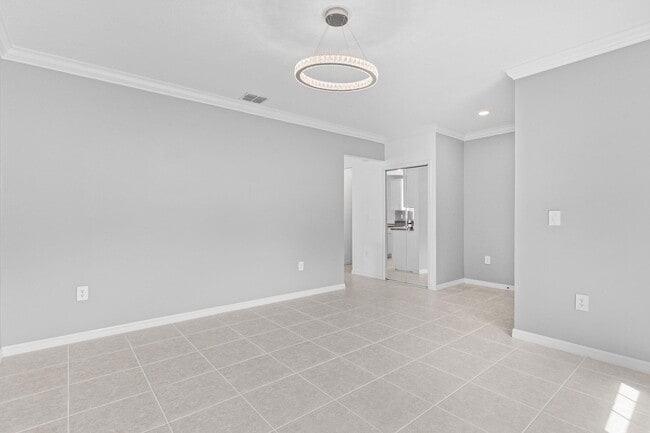 Building Photo - 681 SW Millard Dr