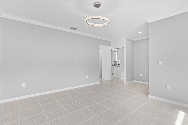 Building Photo - 681 SW Millard Dr