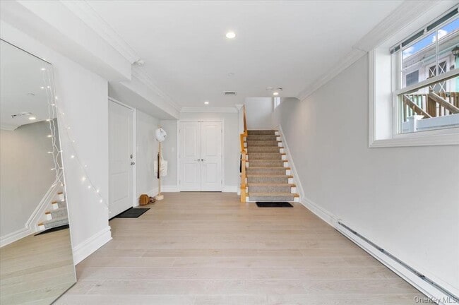 Building Photo - 545 E Fulton St