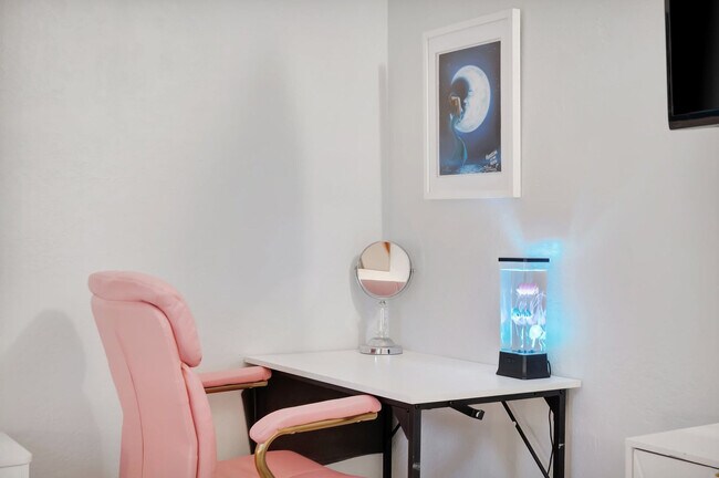 Building Photo - 5025 9th Ave S