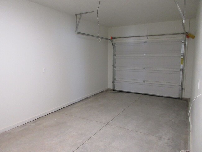 Building Photo - 3 bed, 2 Bath, Twin Home - Newer Construction