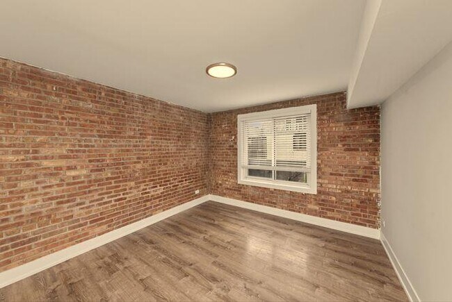 Building Photo - 2 bedroom in Chicago IL 60610