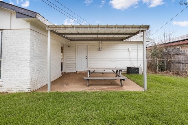 Building Photo - 1811 Deer Park Way