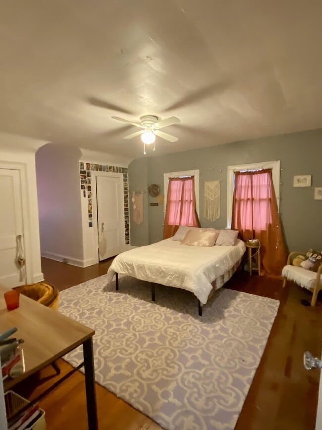 Building Photo - 1500 5th Ave