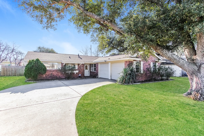 Primary Photo - 218 Leighton Dr