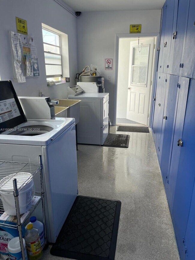 Building Photo - 3515 Van Buren St