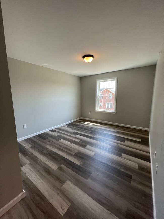 Building Photo - Beautiful Townhome for Rent in Lancaster C...