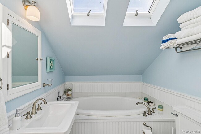 Building Photo - 38 Baycrest Ave