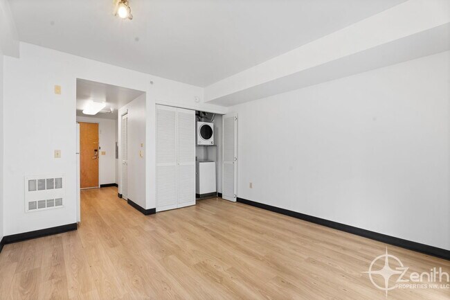 Building Photo - 701 Columbia St