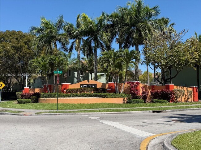 Building Photo - 2637 SE 16th Terrace