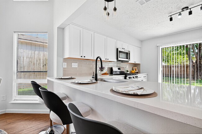 Building Photo - 10726 Buffalo Bend Dr