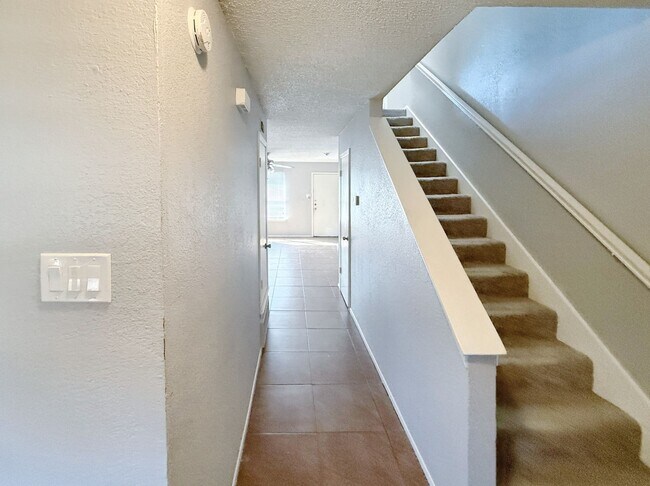 Building Photo - Charming 2-Bedroom Brick Home with Spaciou...