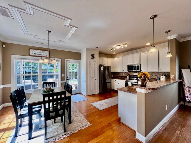 Building Photo - Charming Home Near Town Center VB with Large Primary Suite!