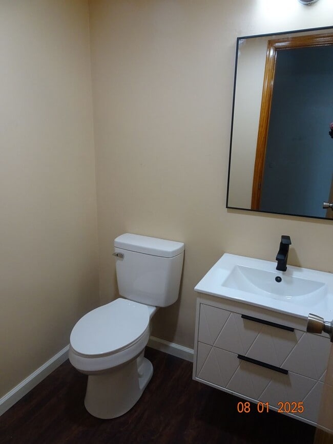 Building Photo - 3 Bedroom Duplex in Hampton for rent