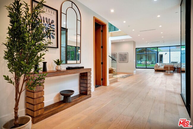 Building Photo - 15602 Morrison St