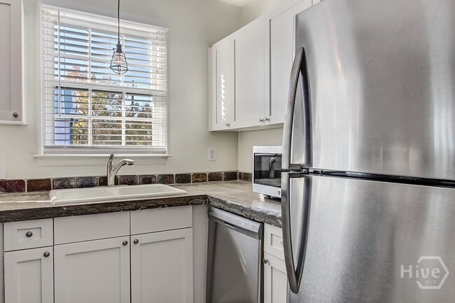 Building Photo - 303 W Henry St