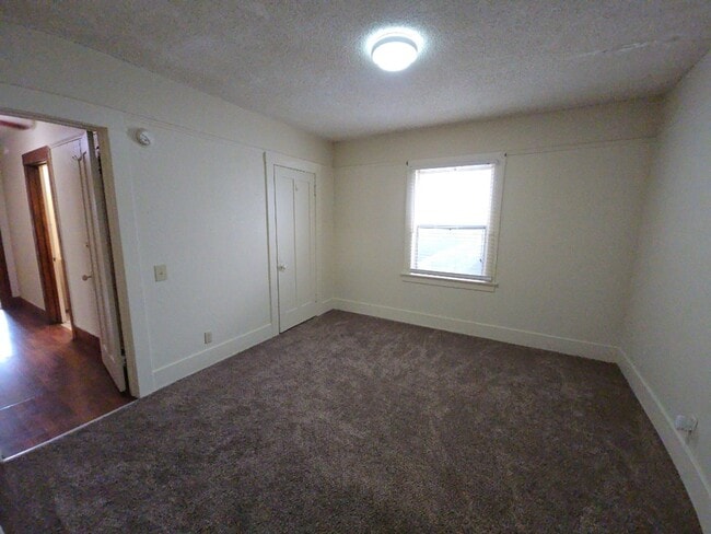 Building Photo - 2BR Eureka home features fully-fenced yard!