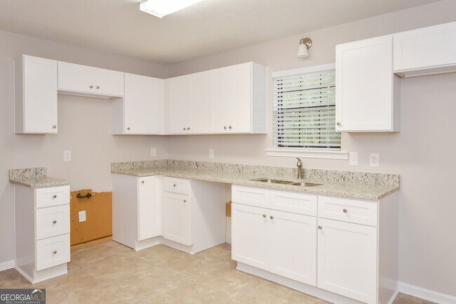 Building Photo - 2271 Marshes Glenn Dr NW