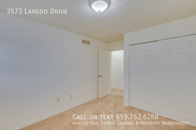 Building Photo - New 2 Bedroom 1.5 Bath Listing!