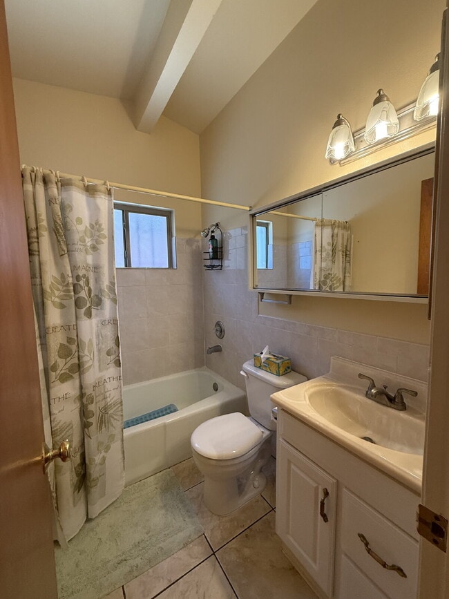 Building Photo - 10449 Chinaberry Dr