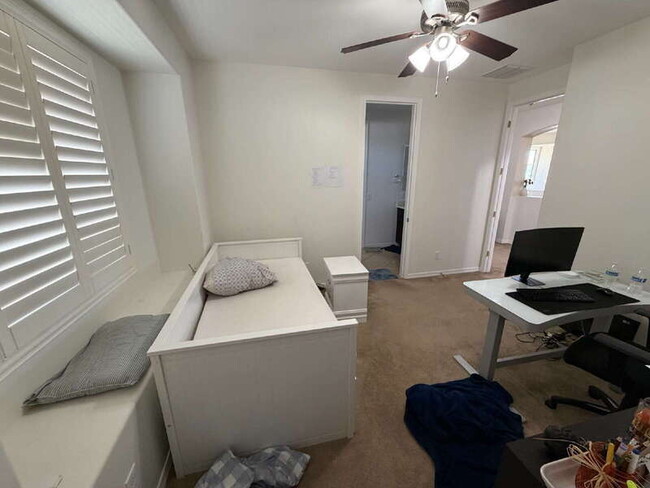 Building Photo - 2595 E Ebony Dr