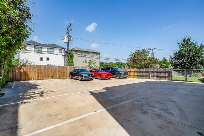 Building Photo - 2822 Forest Park Blvd