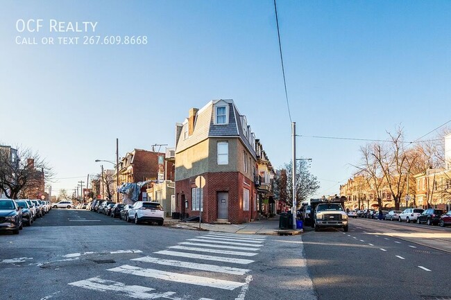 Building Photo - 3826 Lancaster Ave