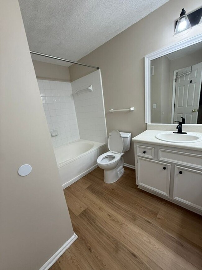 Building Photo - 50 Pebble Beach Cove