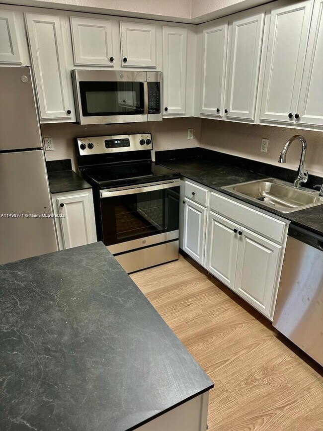 Building Photo - 622 SW 1st St