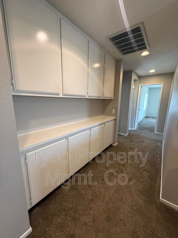 Building Photo - 1504 Welch Pl