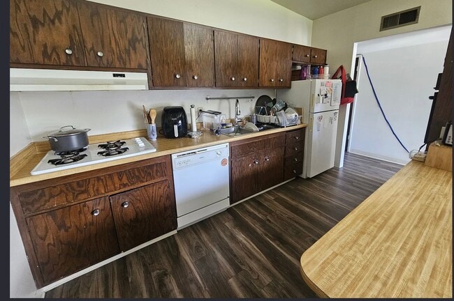 Building Photo - 1016 Drake Dr