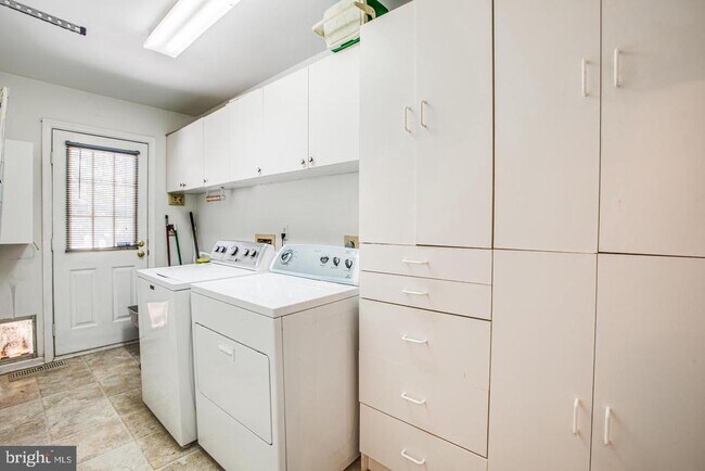 Building Photo - 201 Anchor Cove