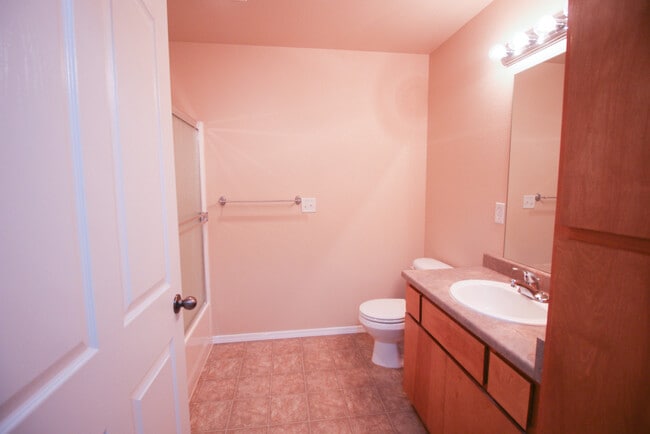 Building Photo - Clean and Upstairs 2 Bed, 2 Bath Apartment...