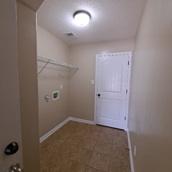 Building Photo - 407 Springer Cv