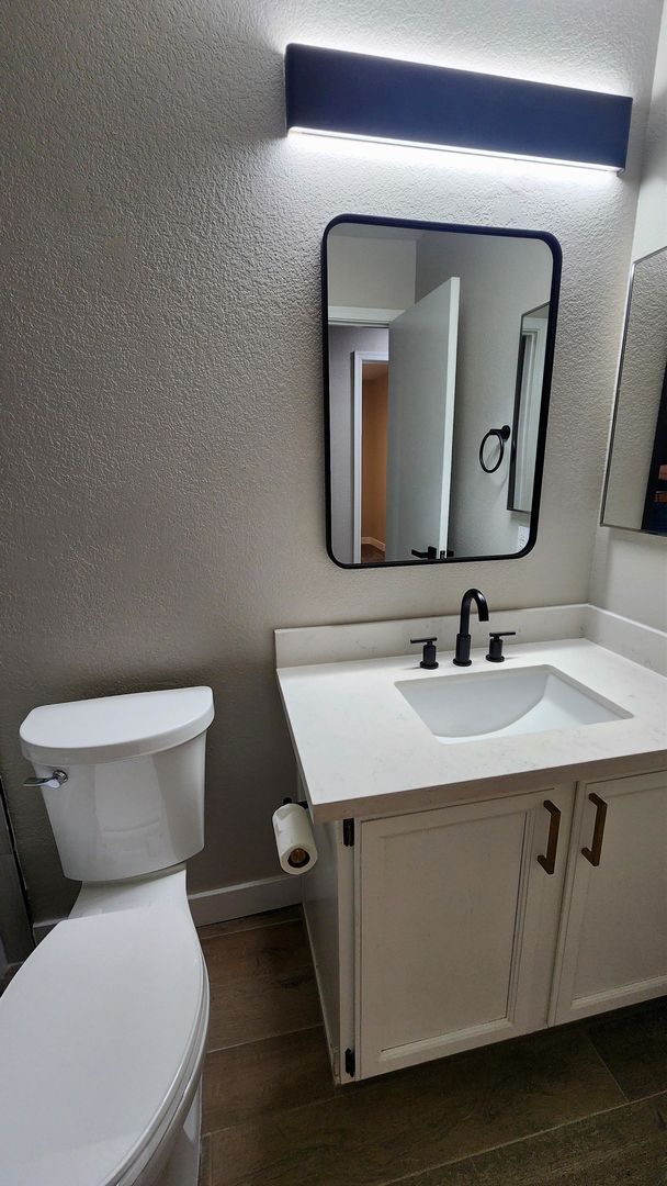 Building Photo - Waterfront living in Chandler!