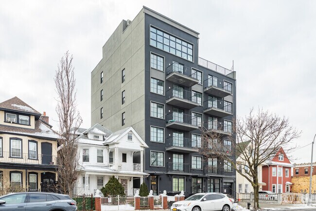 Building Photo - 3116 Clarendon Rd