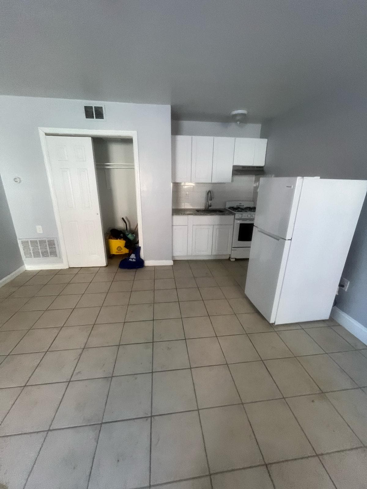 143 N Walnut St 12 - 140 N Walnut St