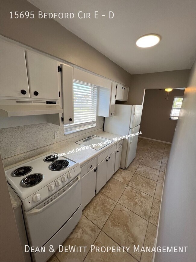 Building Photo - 15695 Bedford Cir E
