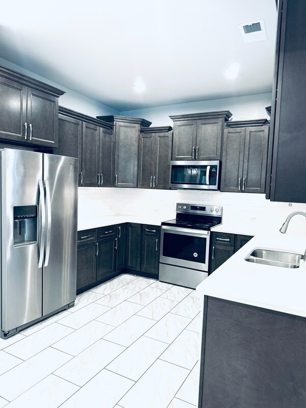 Building Photo - 310 W Horton St