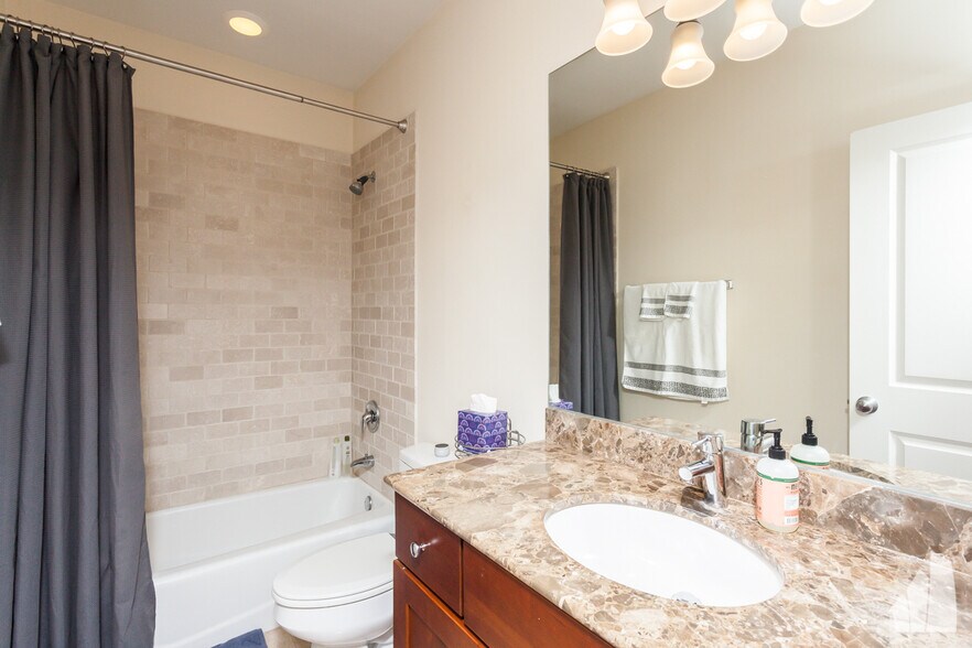 Building Photo - 2708 N Lehmann Ct