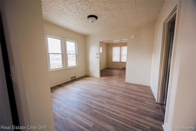 Building Photo - 8242 Maxwell Ave