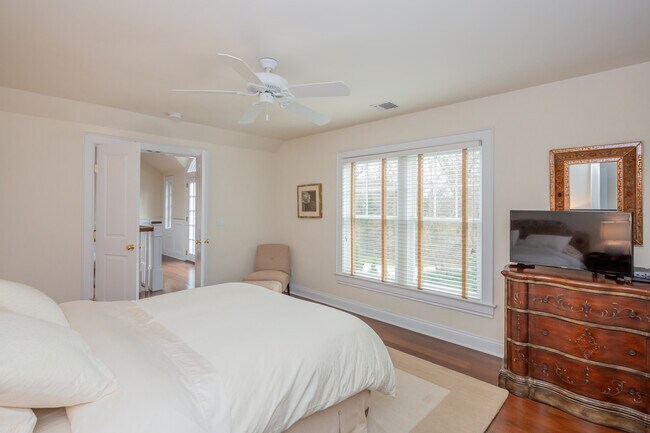 Building Photo - 21 Fieldview Ln