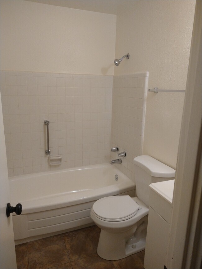 Building Photo - 2333 E Glenn St