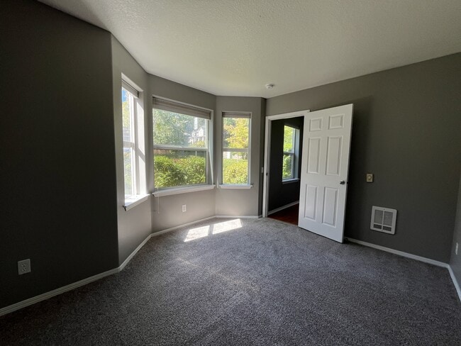 Building Photo - 13065 SW Seca Ct