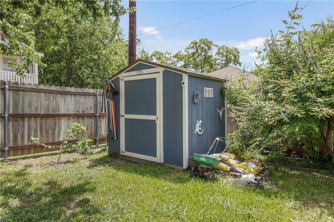 Building Photo - 101 N Haswell Dr